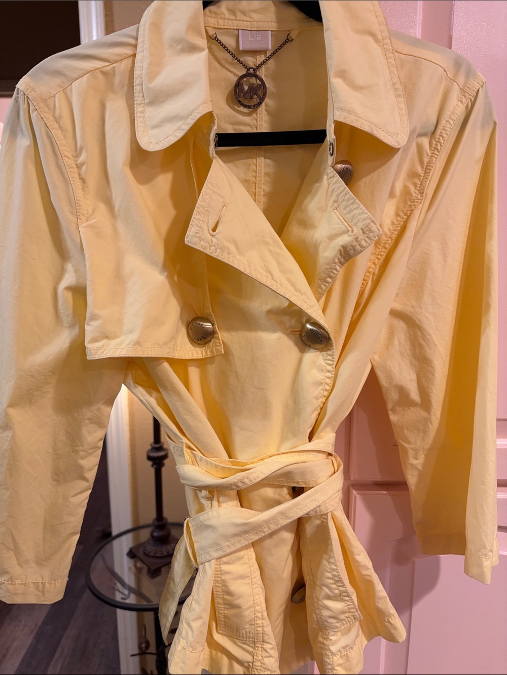 Michael kors double breasted belted trenchcoat. 100% cotton.